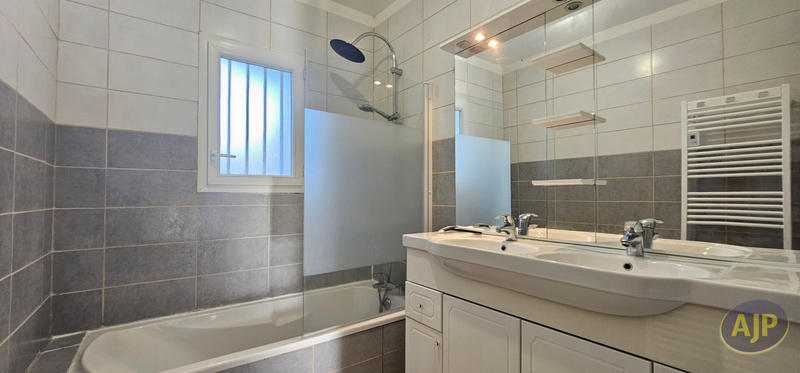 Maison - 104 m² - 4 pièces