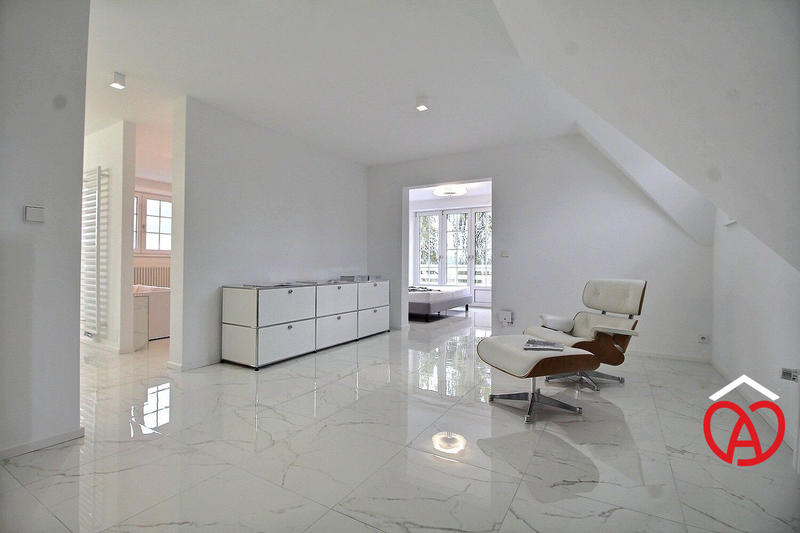 Maison - 248 m² - 10 pièces