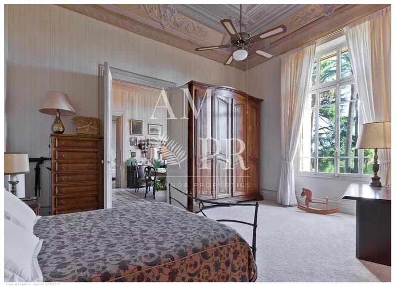 Villa - 300 m² - 10 pièces