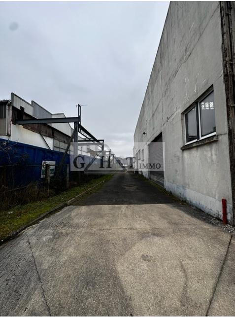 Entrepôt - 1 100 m²