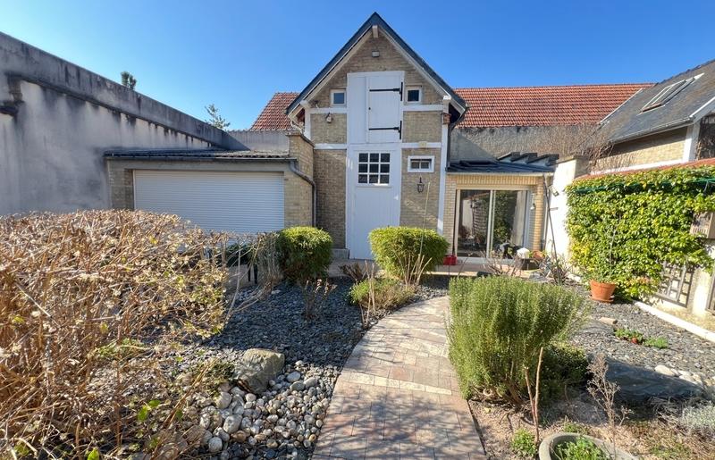 Maison - 211 m² - 8 pièces