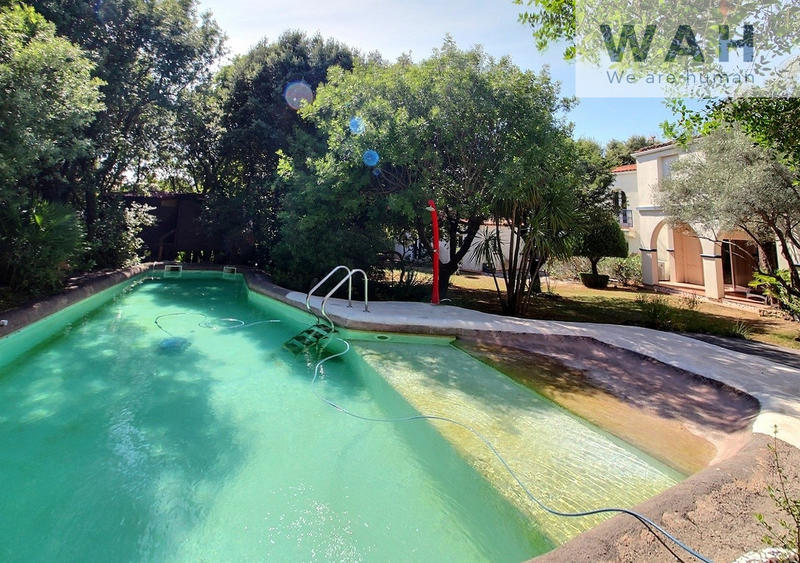 Villa - 272 m² - 6 pièces