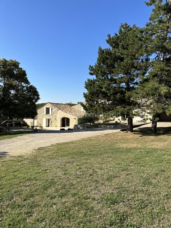 Demeure - 250 m² - 6 pièces