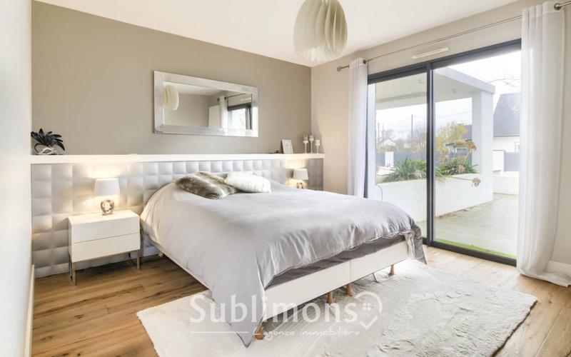 Maison - 250 m² - 8 pièces