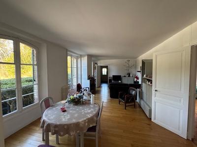 Maison - 136 m² - 4 pièces