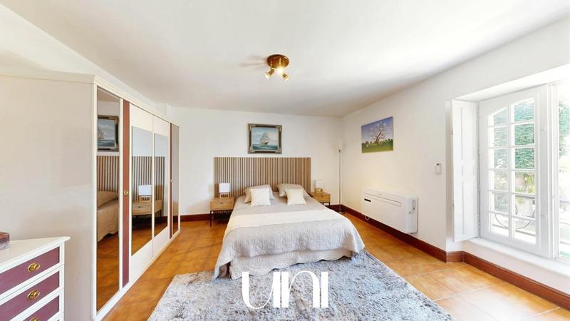 Maison de maîtres - 655 m² - 9 pièces