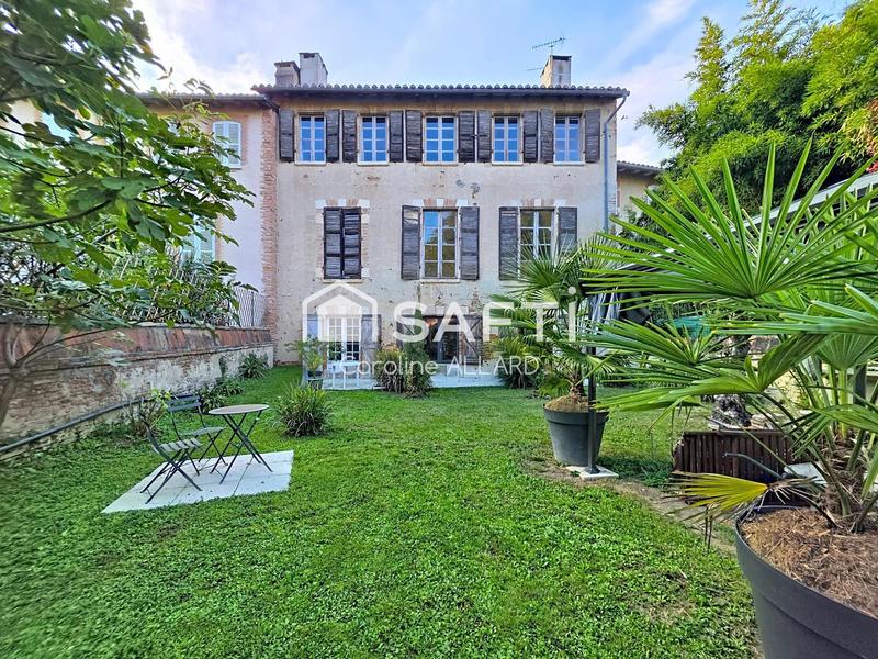 Maison - 332 m² - 15 pièces