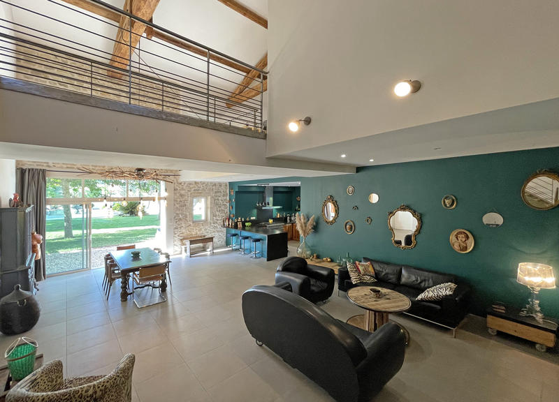 Mas - 1 200 m² - 25 pièces