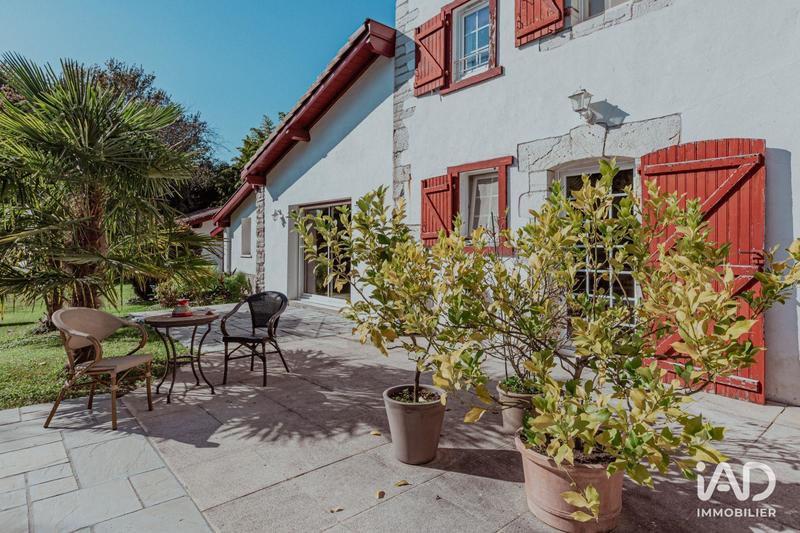 Maison - 229 m² - 6 pièces