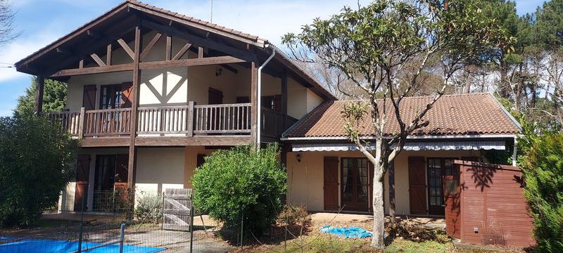 Maison - 239 m² - 11 pièces