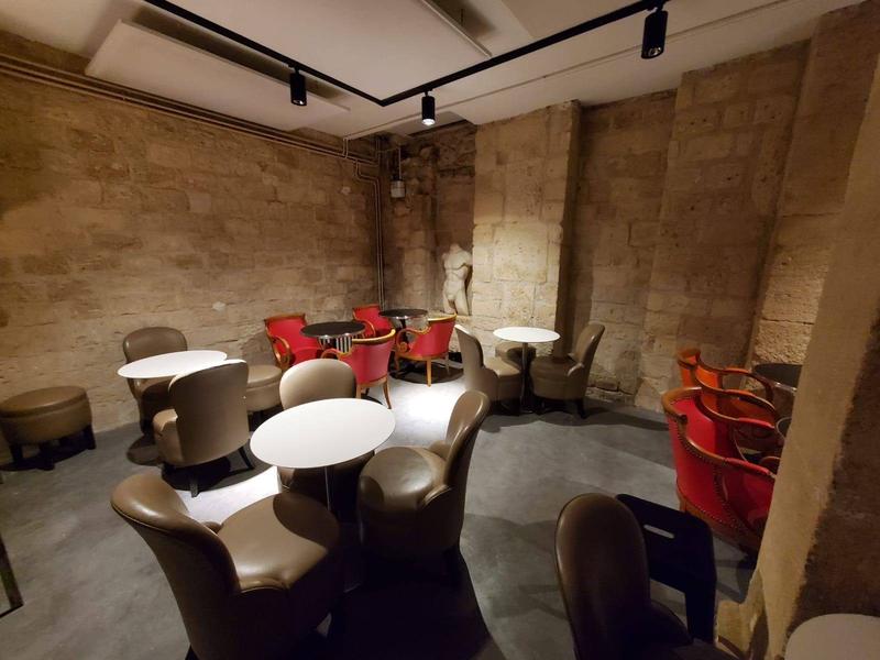 Fonds de commerce - Local commercial - 230 m²