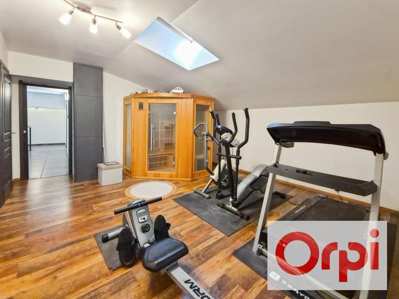 Maison - 237 m² - 7 pièces