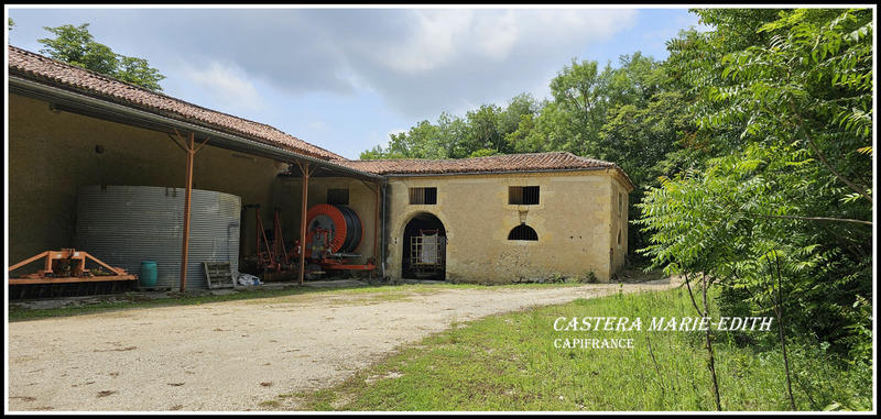 Propriété - 860 m² - 19 pièces