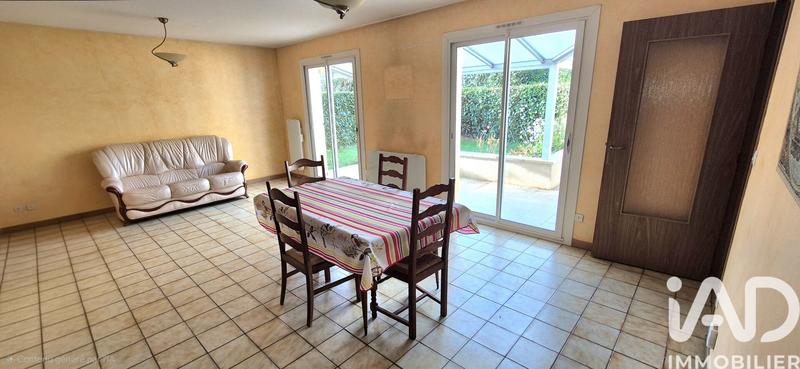 Maison - 98 m² - 5 pièces