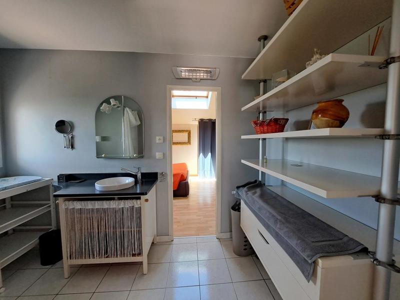 Propriété - 250 m² - 8 pièces