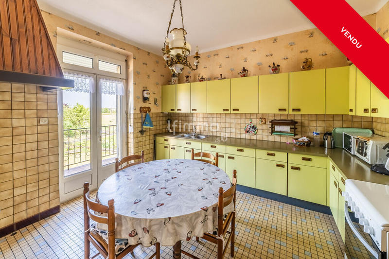 Maison - 268 m² - 9 pièces