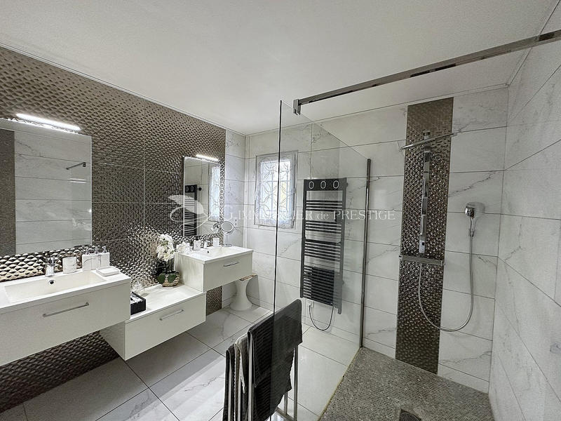 Villa - 200 m² - 7 pièces