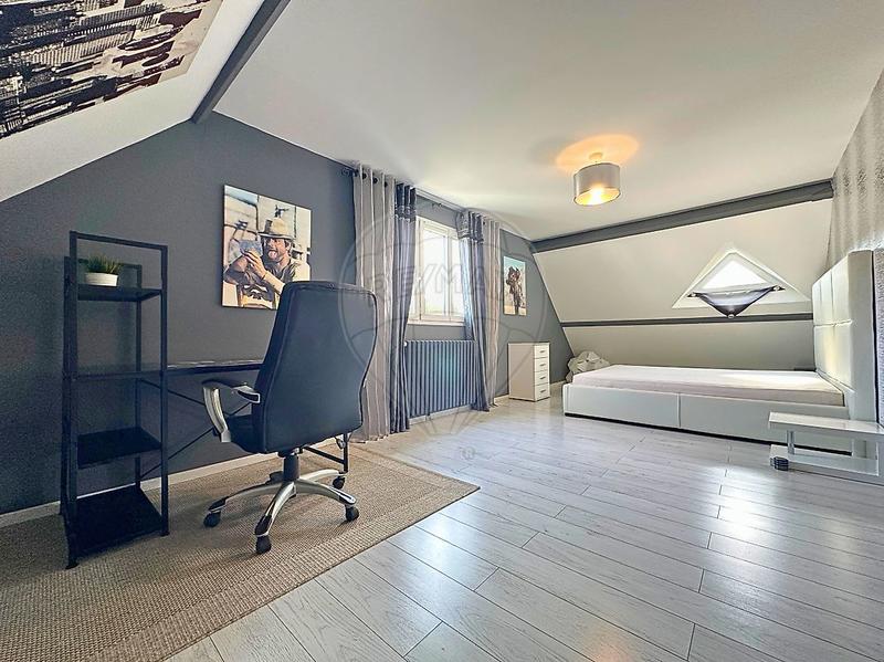 Maison - 161 m² - 8 pièces