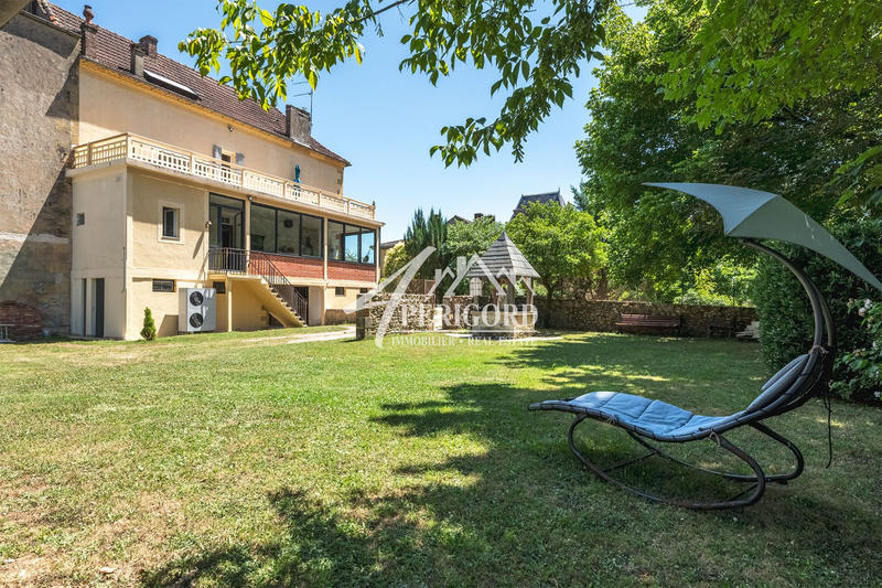 Maison ancienne - 217 m² - 8 pièces