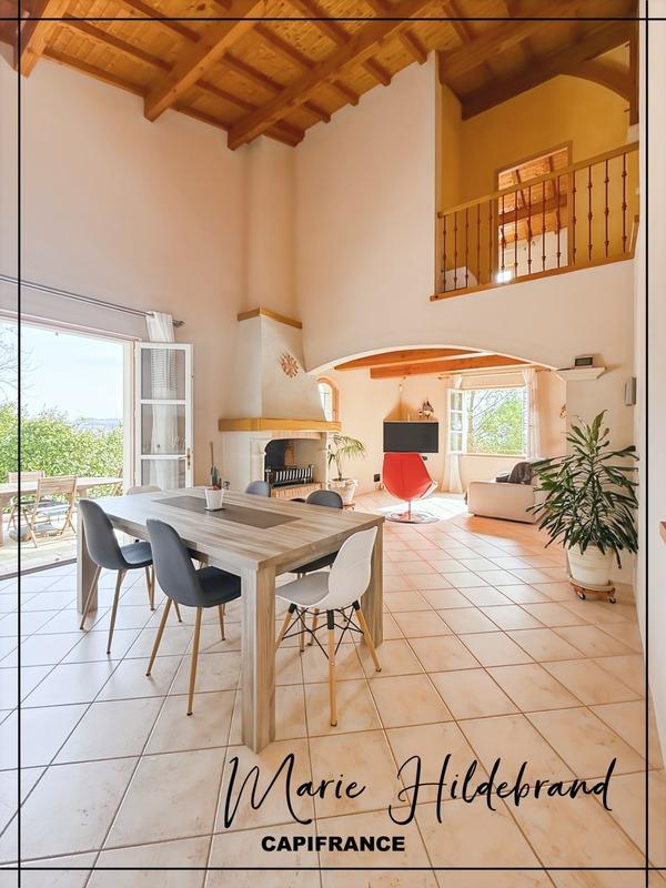 Maison - 235 m² - 7 pièces