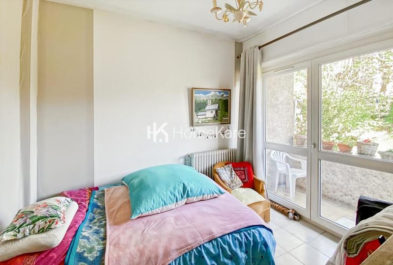 Maison - 270 m² - 9 pièces