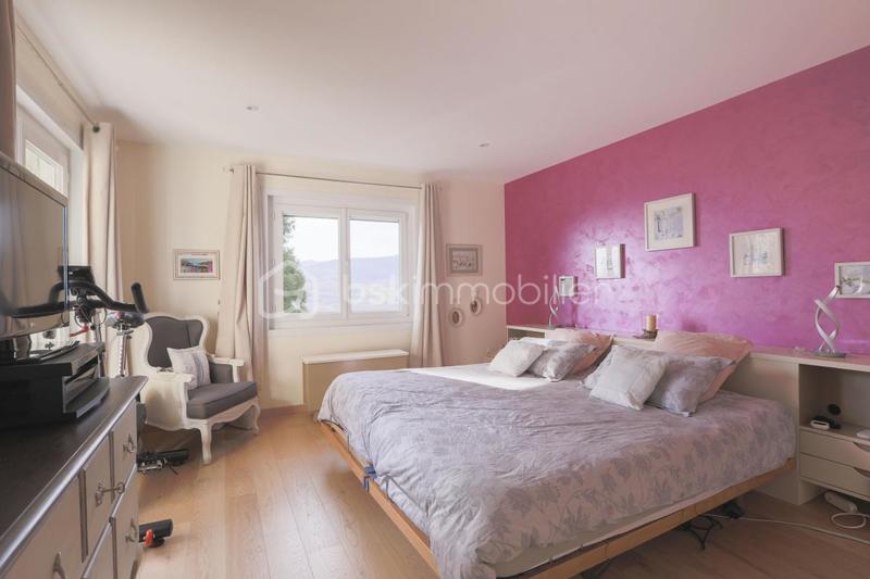 Villa - 280 m² - 10 pièces