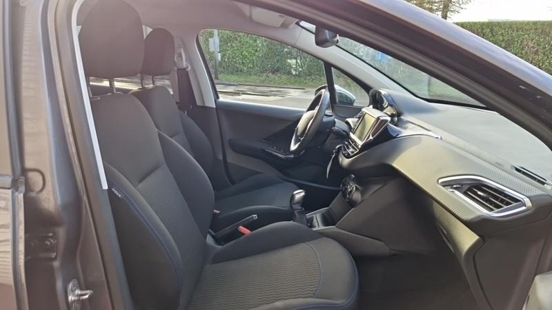 Peugeot 208 Bluehdi 100 s&amp;S Signature