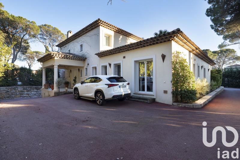 Maison - 300 m² - 8 pièces