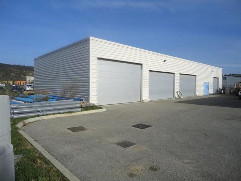 Entrepôt - 684 m² - 13 pièces