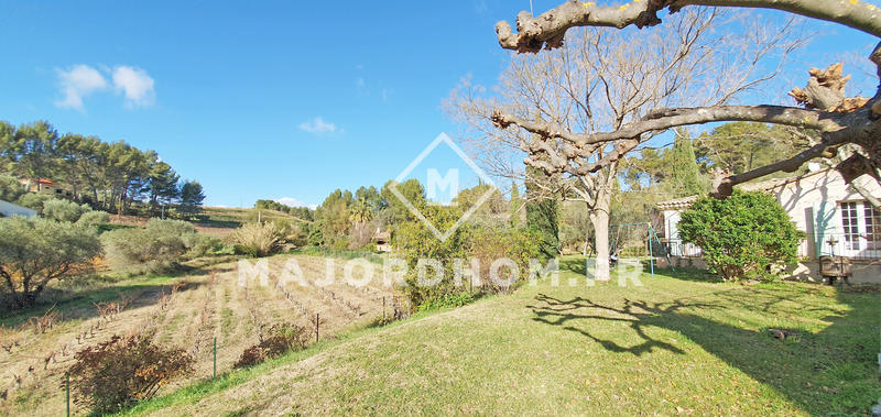 Maison - 330 m² - 8 pièces