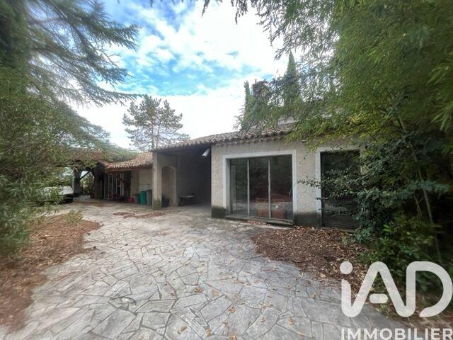 Maison de maîtres - 465 m² - 11 pièces