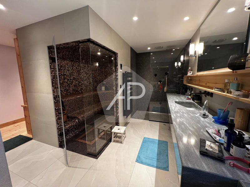 Maison - 180 m² - 2 pièces