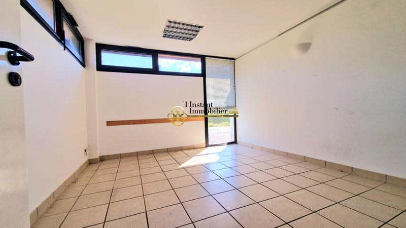 Local d'activités - 209 m² - 7 pièces