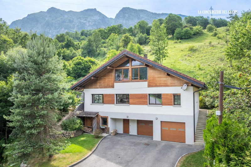Maison contemporaine - 209 m² - 6 pièces