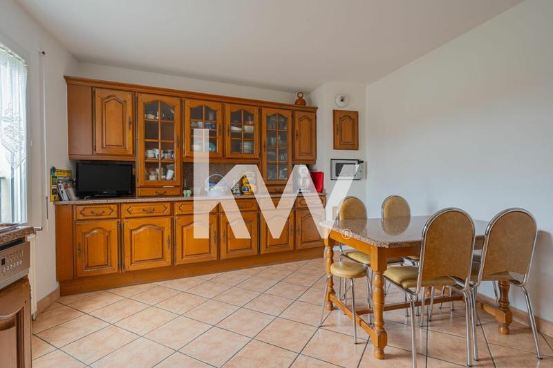 Maison - 250 m² - 8 pièces