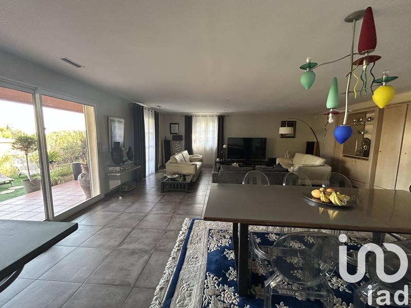 Maison - 221 m² - 6 pièces