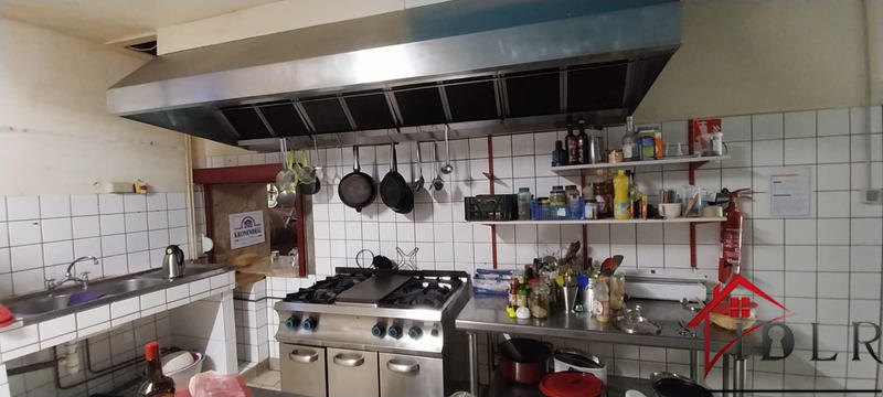 Maison - 1 103 m² - 16 pièces