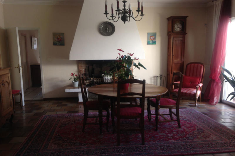 Maison - 230 m² - 9 pièces