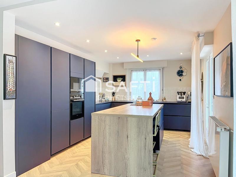 Maison - 207 m² - 8 pièces