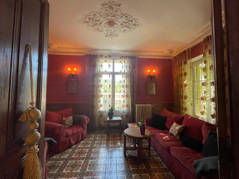 Maison - 280 m² - 12 pièces