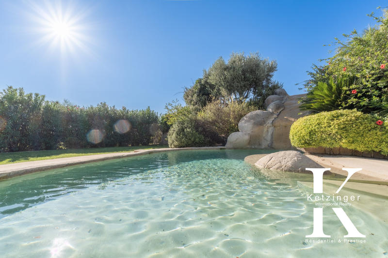 Villa - 256 m² - 6 pièces