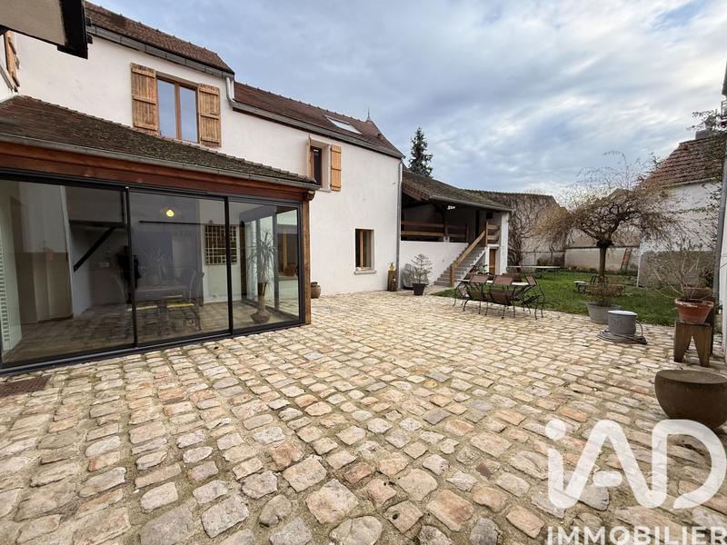 Maison - 207 m² - 7 pièces