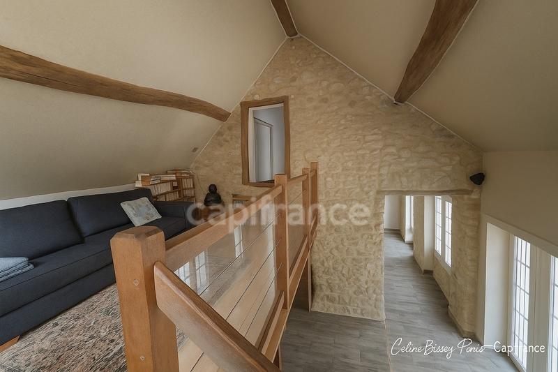 Maison - 256 m² - 6 pièces