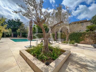 Villa - 300 m² - 8 pièces