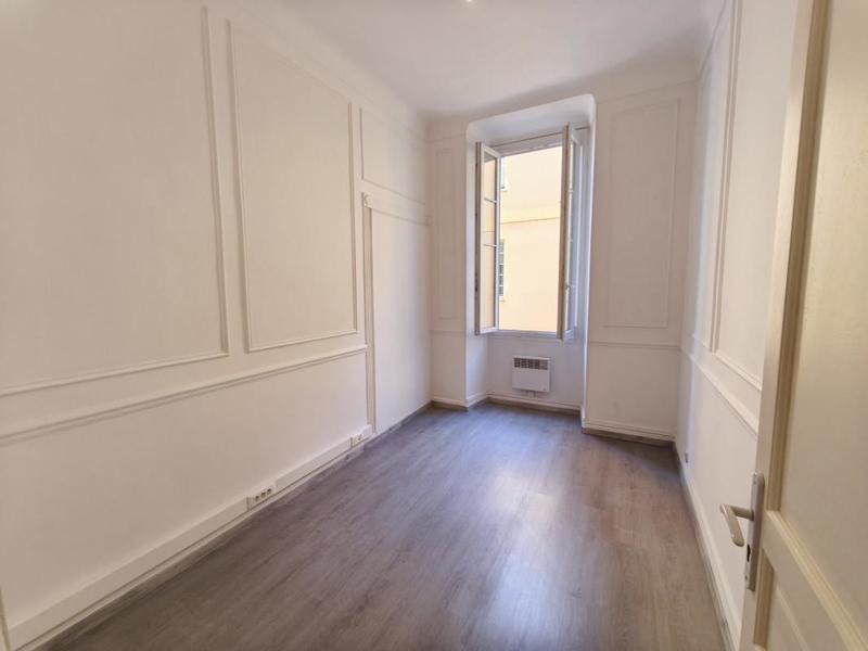 Bureau - 105 m² - 5 pièces