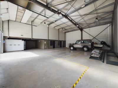 Local d'activités - 258 m²
