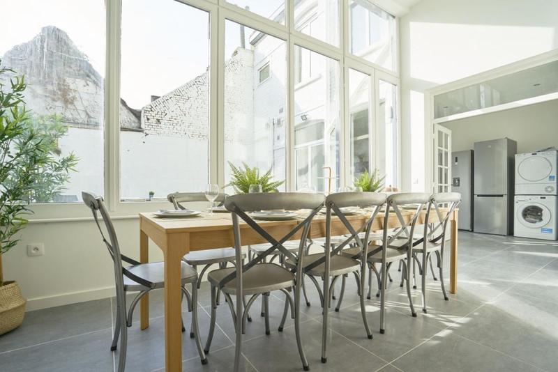 Maison - 233 m² - 11 pièces