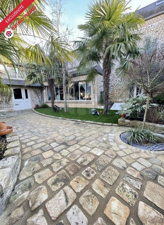 Demeure - 710 m² - 15 pièces