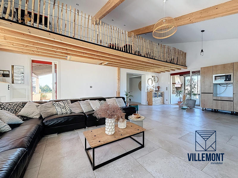 Maison - 210 m² - 9 pièces