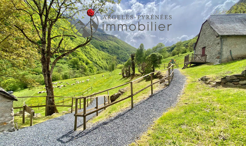 Maison - 223 m² - 8 pièces